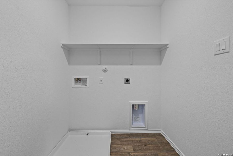 Spacious, unfurnished interior of a new home in Avenida, Converse (Image 12).