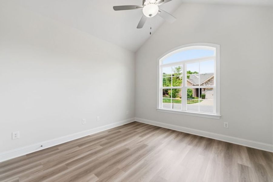 Spacious, unfurnished interior of a new home in Weybridge, Burlington (Image 41).