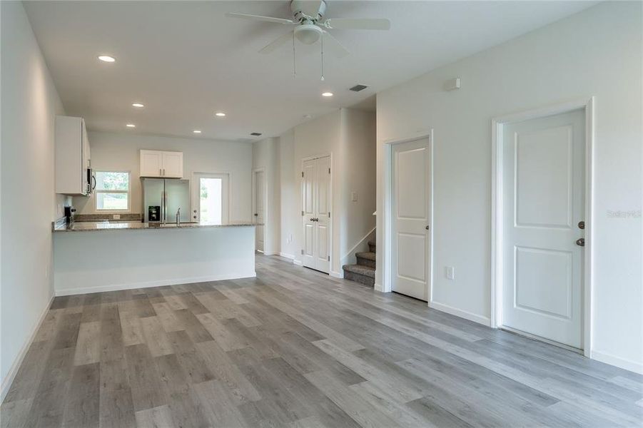 Spacious, unfurnished interior of a new home in , Orlando (Image 32).