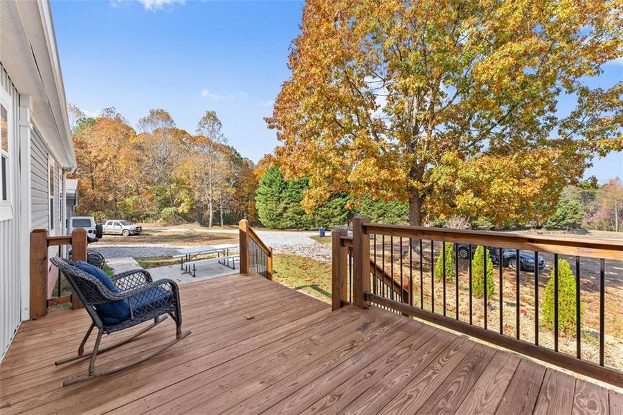 Exterior details and patio area of a home in , Alto (Image 23).