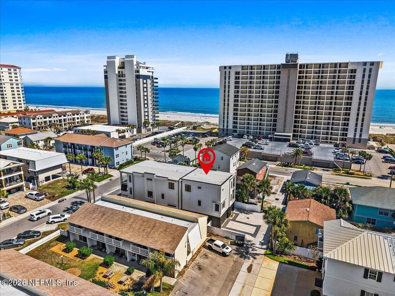 Condo located in Jacksonville Beach, FL showcasing its design and architecture (Image 33).