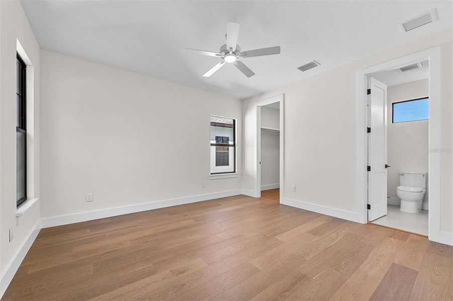 Spacious, unfurnished interior of a new home in , Orlando (Image 23).