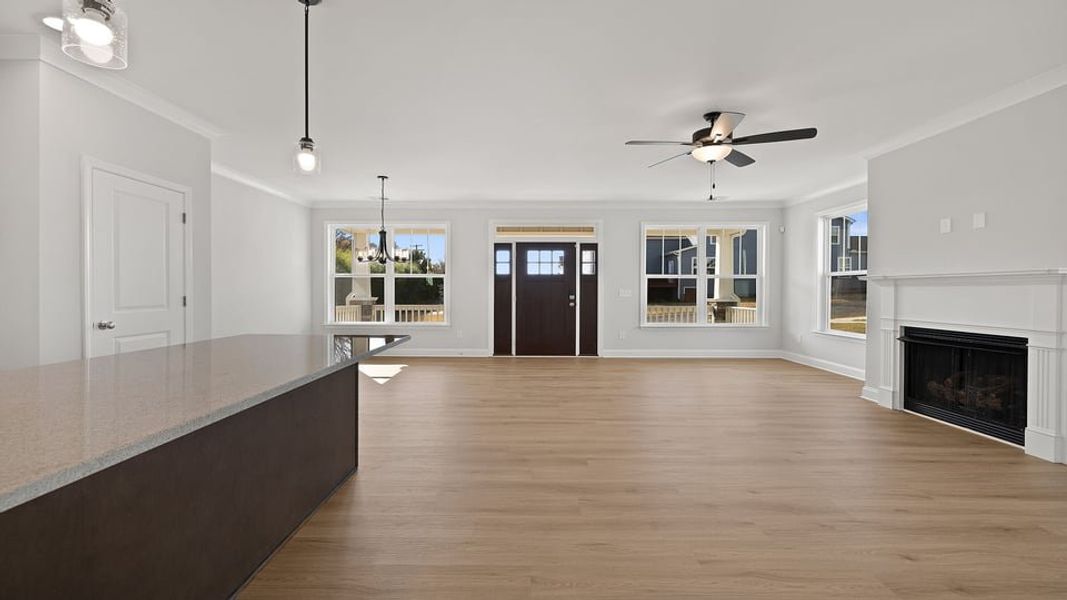 Spacious, unfurnished interior of a new home in Sunset Summits, Spartanburg (Image 13).