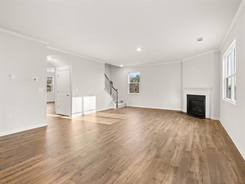 Spacious, unfurnished interior of a new home in Falcon Landing, Gainesville (Image 31).