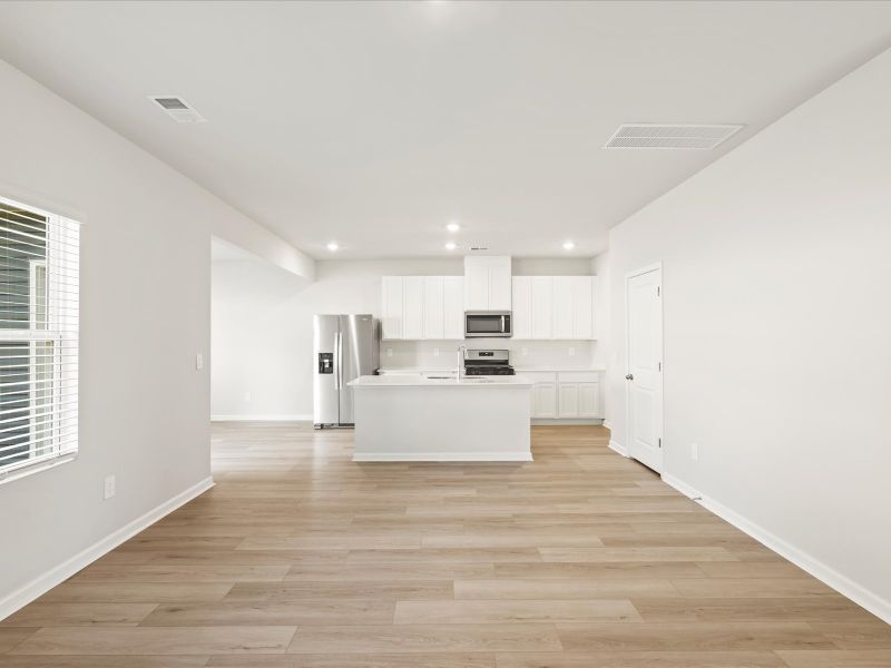 Spacious, unfurnished interior of a new home in Brayfield Manor - Heritage Collection, Wellford (Image 11).