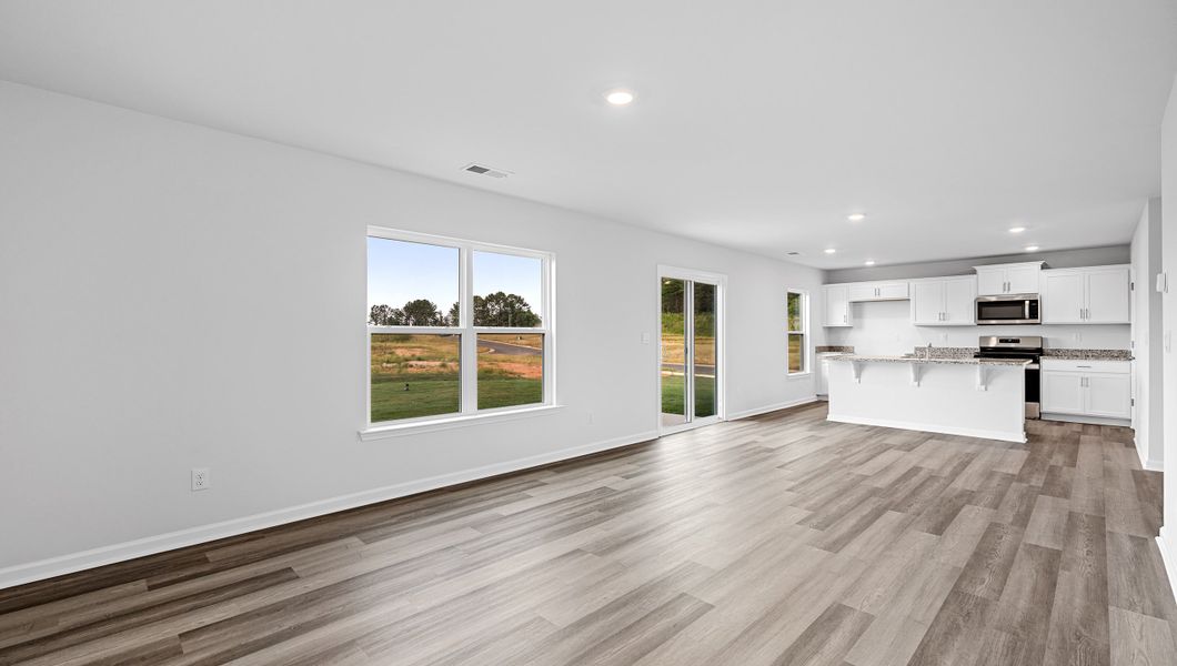 Spacious, unfurnished interior of a new home in Cedar Gap, Fountain Inn (Image 20).