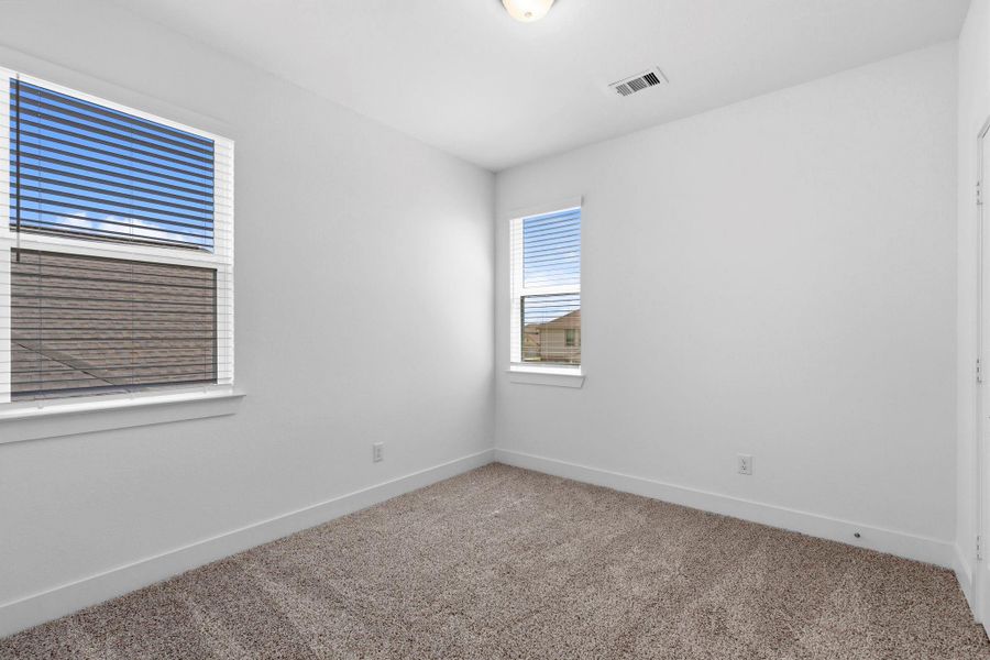 Spacious, unfurnished interior of a new home in Blue Heron, Mont Belvieu (Image 25).