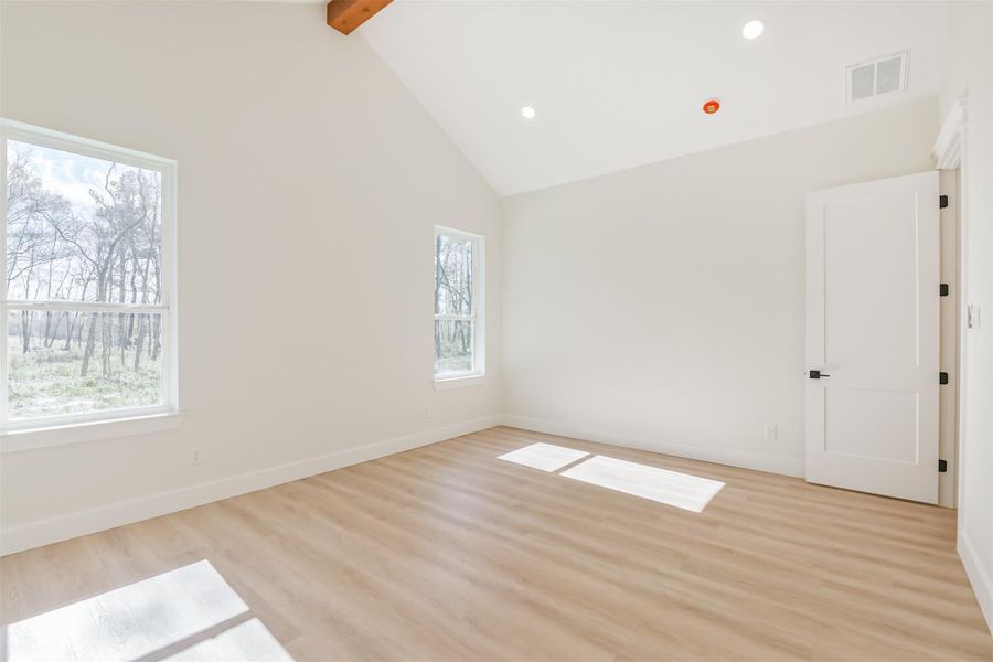 Spacious, unfurnished interior of a new home in , Dayton (Image 32).