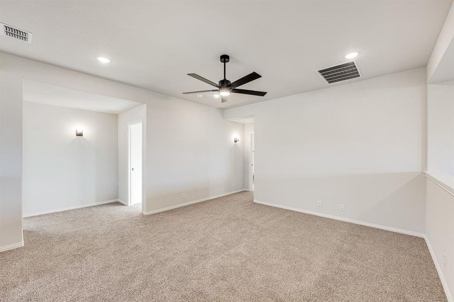 Spacious, unfurnished interior of a new home in Coyote Crossing, Godley (Image 31).