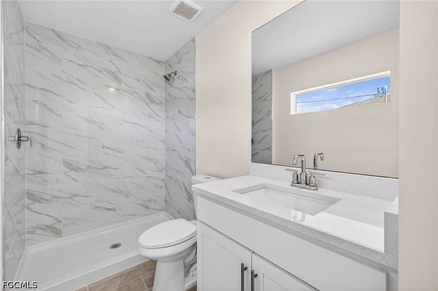 Furnished interior view inside a new home in Cape Coral, Cape Coral (Image 9).