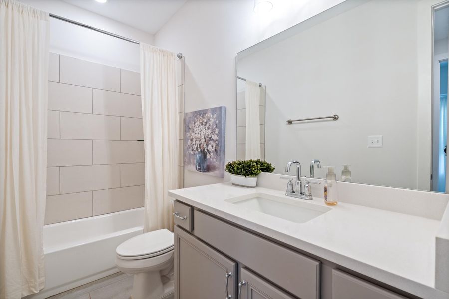 Furnished interior view inside a new home in White Oak, Arlington (Image 8).