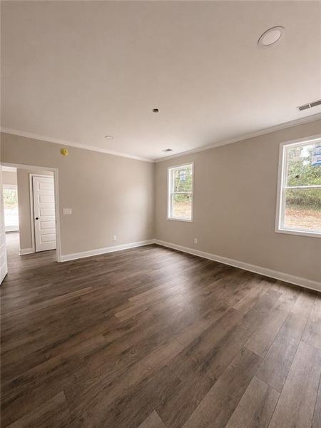 Spacious, unfurnished interior of a new home in , Nicholson (Image 7).