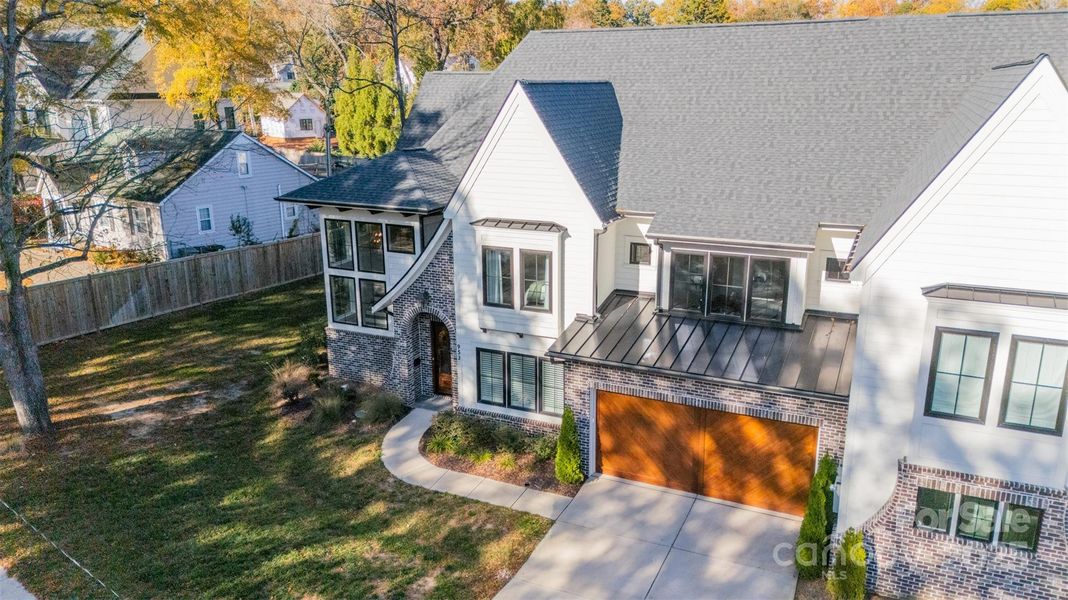 Front of 953 Poindexter Duet