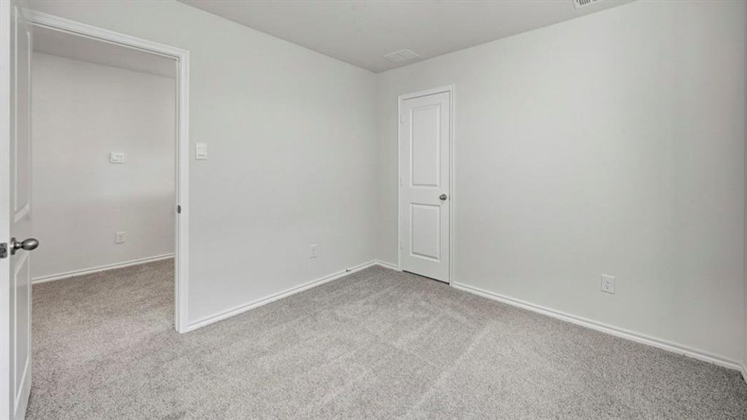 Spacious, unfurnished interior of a new home in Arbor Trails South, Princeton (Image 15).
