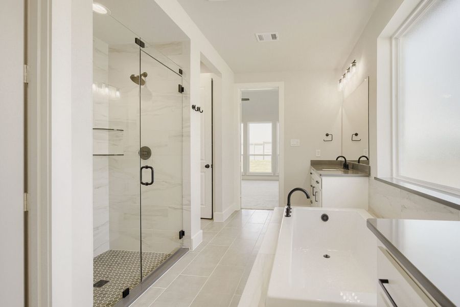 9912 Oak Glade - Primary Bathroom 9912 Oak Glade - Primary Bathroom