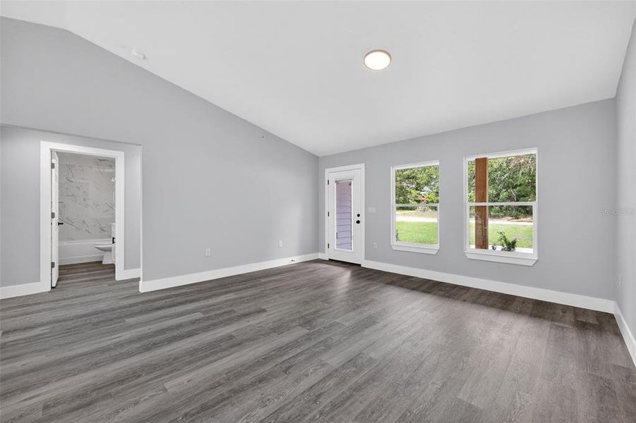 Spacious, unfurnished interior of a new home in , Dunnellon (Image 14).