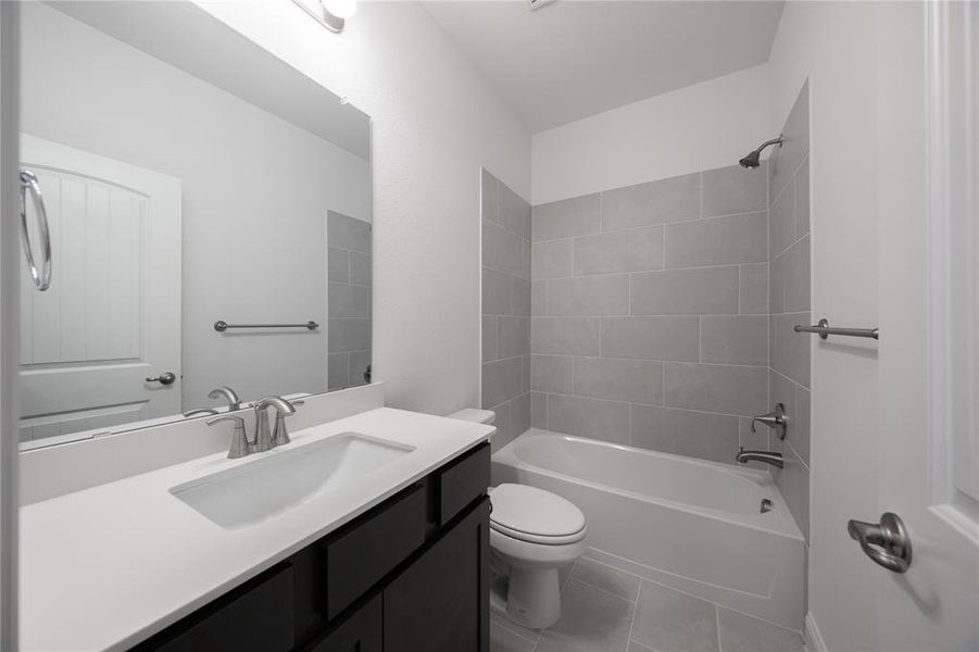 Furnished interior view inside a new home in Valencia on the Lake: Valencia 50s, Little Elm (Image 7). Furnished interior view inside a new home in Valencia on the Lake: Valencia 50s, Little Elm (Image 7).