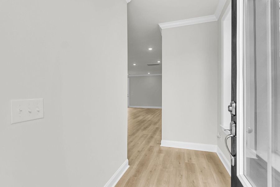 Spacious, unfurnished interior of a new home in Heron Preserve, Hanahan (Image 22).