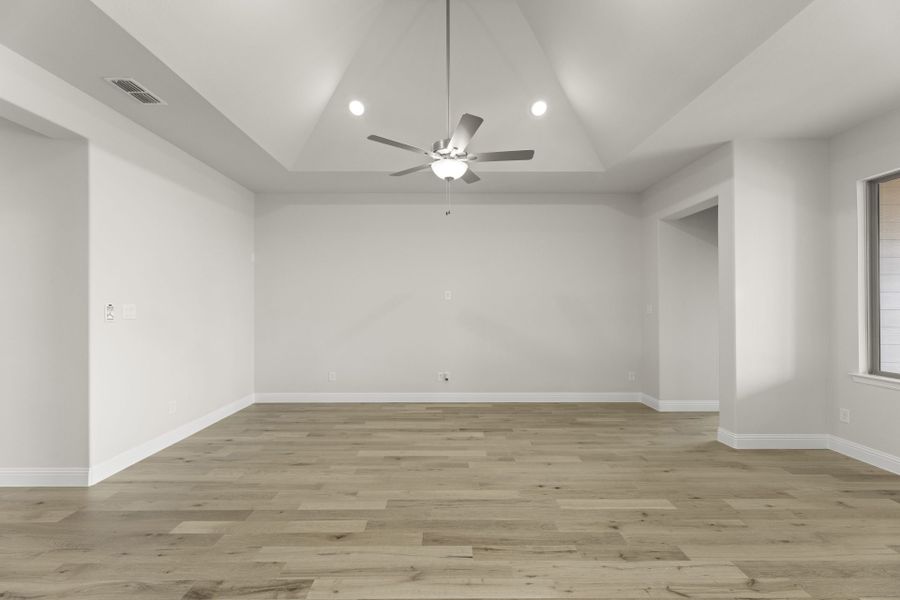 Spacious, unfurnished interior of a new home in Heartland, Heartland (Image 14).