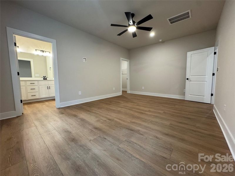 Spacious, unfurnished interior of a new home in , Lenoir (Image 26).