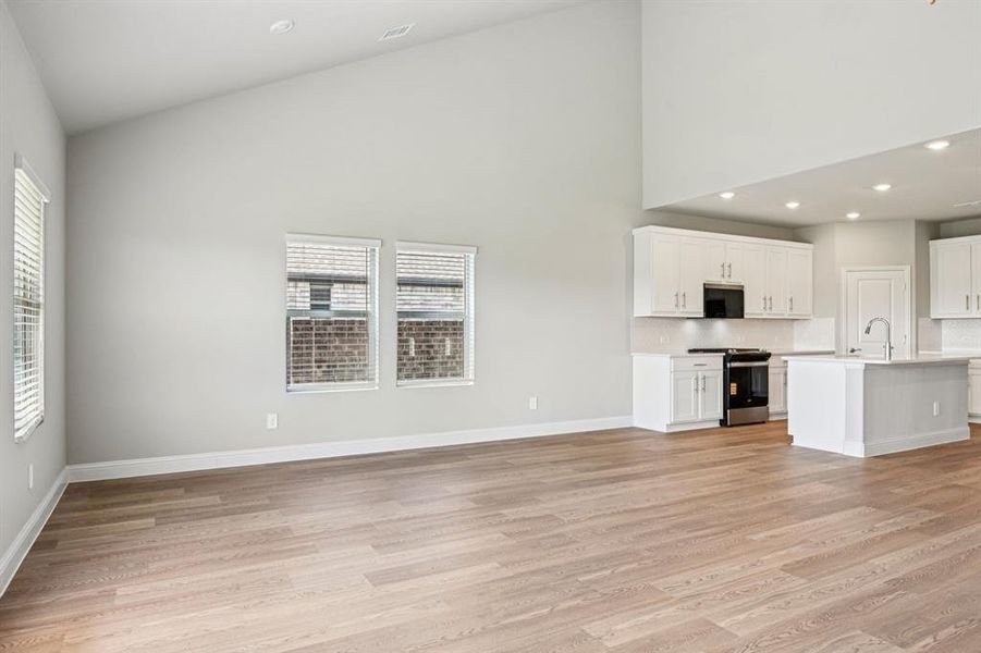 Photo is not of the actual home, but is an inspirational photo of builder’s model home and may depict options, furnishings, and/or decorator features that are not included. Photo is not of the actual home, but is an inspirational photo of builder’s model home and may depict options, furnishings, and/or decorator features that are not included.