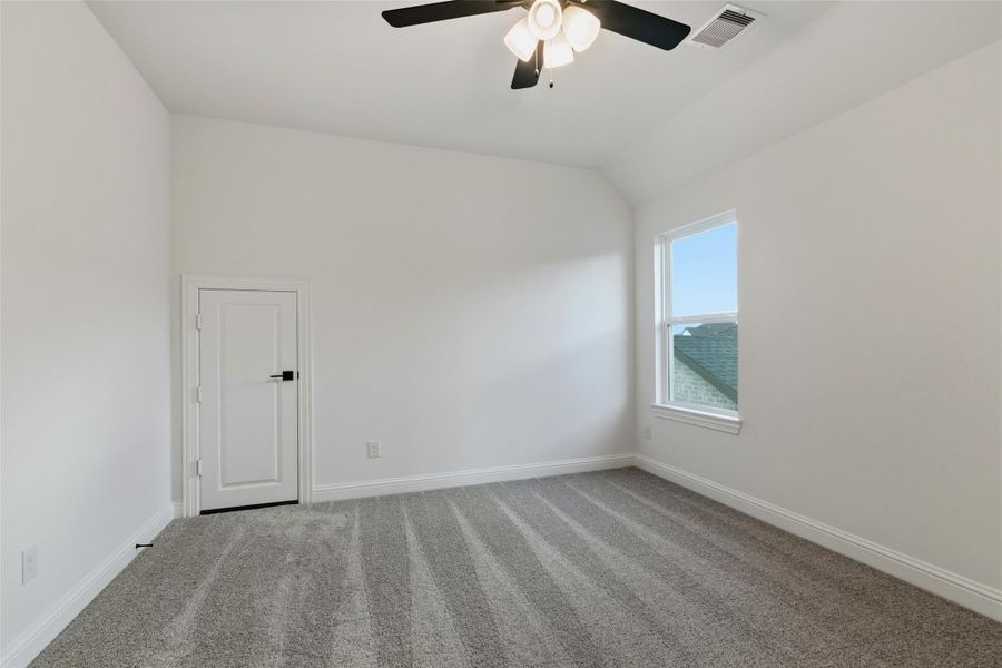 Spacious, unfurnished interior of a new home in Brookewater, Rosenberg (Image 27).