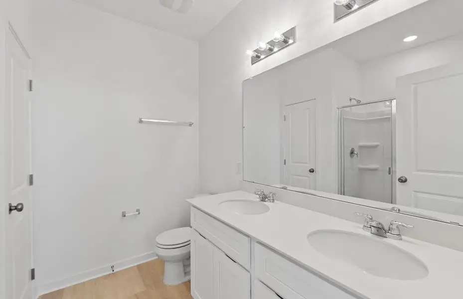 Furnished interior view inside a new home in Alto, San Marcos (Image 9).
