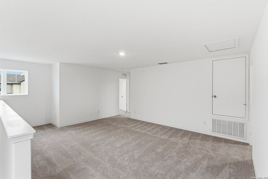 Spacious, unfurnished interior of a new home in , New Braunfels (Image 18).