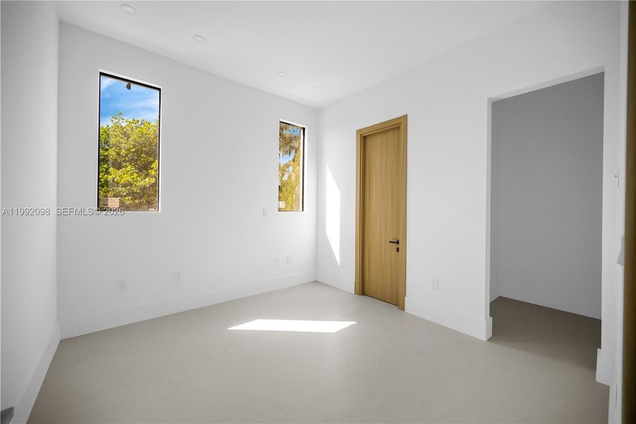 Spacious, unfurnished interior of a new home in , Dania Beach (Image 3).