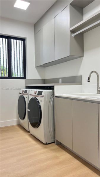 Furnished interior view inside a new home in , Fort Lauderdale (Image 9).