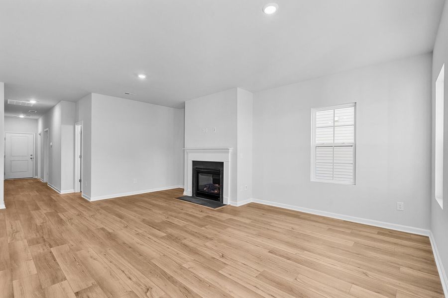 Spacious, unfurnished interior of a new home in , Summerville (Image 21).