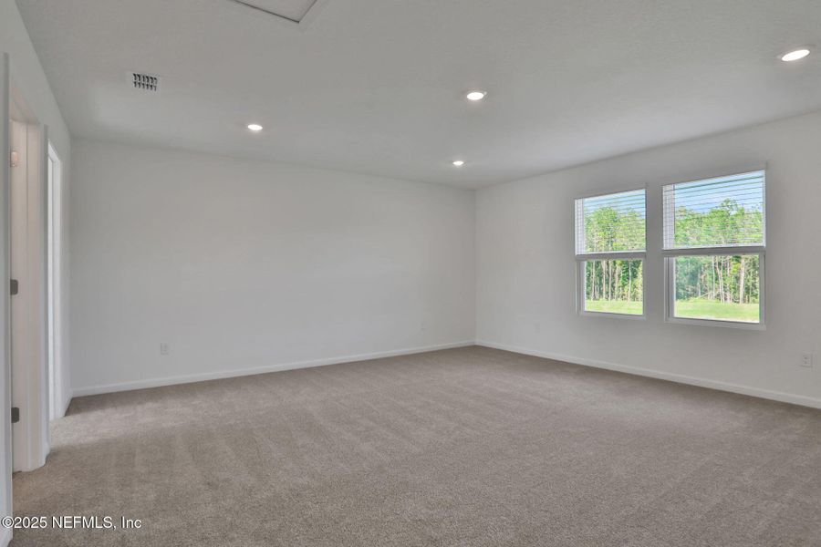 Spacious, unfurnished interior of a new home in Bellbrooke, Jacksonville (Image 20).