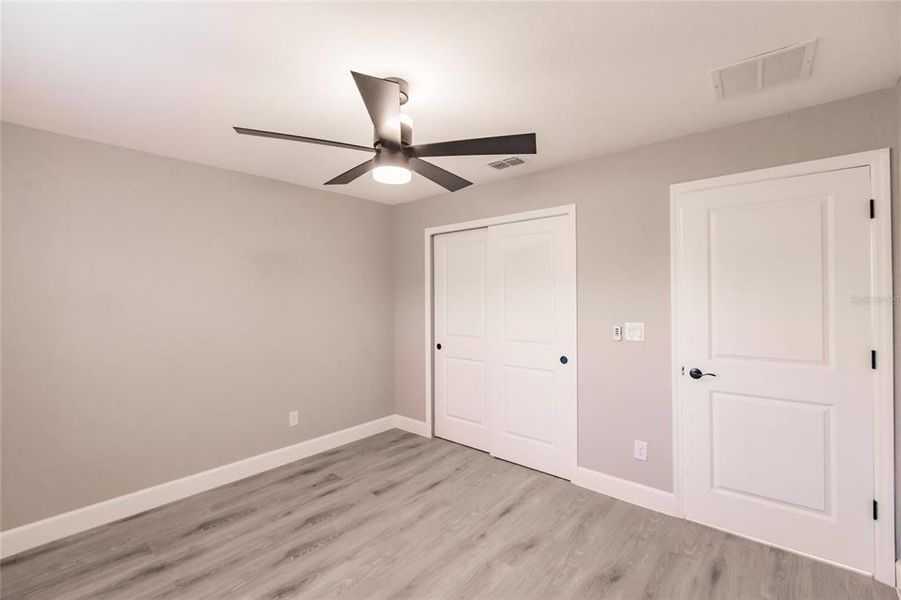Spacious, unfurnished interior of a new home in , Cape Coral (Image 14).