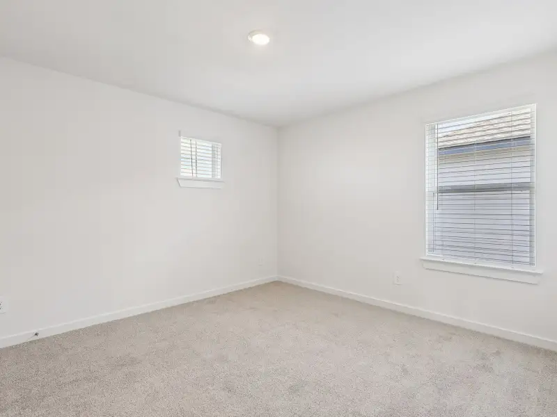 Spacious, unfurnished interior of a new home in Kingdom Heights, Rosenberg (Image 18).