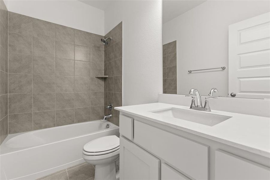 501 Lakeway Bathroom1