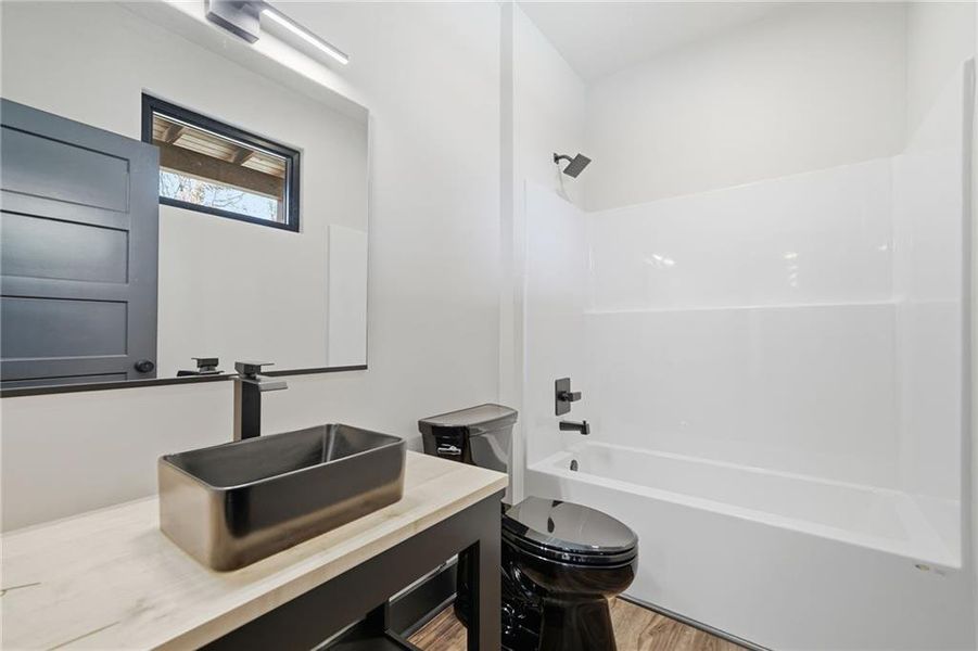 Furnished interior view inside a new home in , Jasper (Image 9).