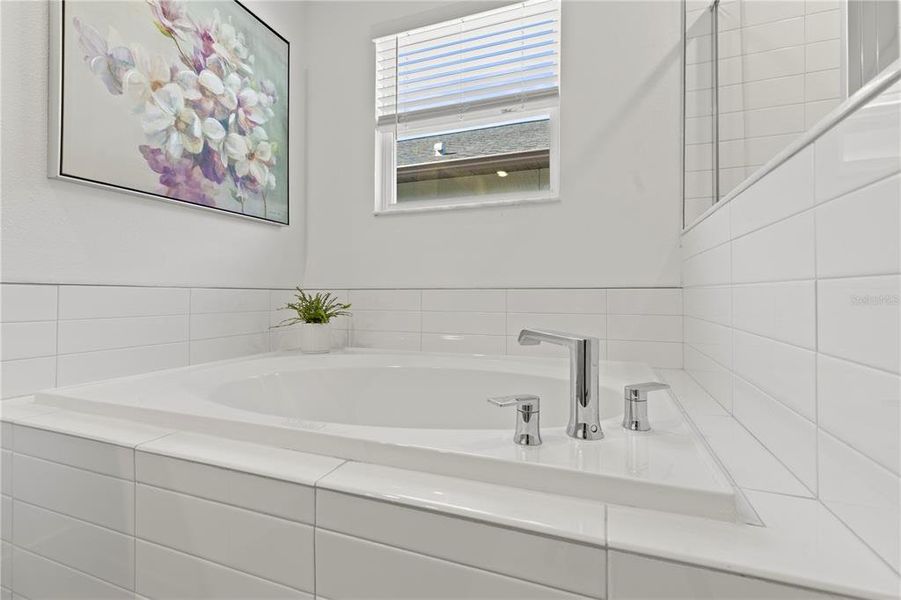 Close-up of interior finishes inside a home in Bryant Square: The Manors, New Port Richey (Image 20).