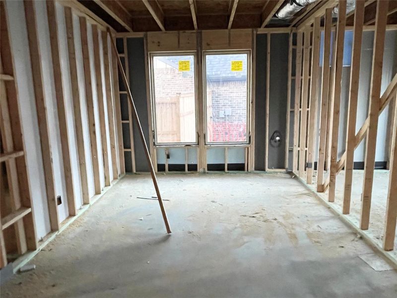 Cozy Dining ir Flex Room Ready for Entertaining