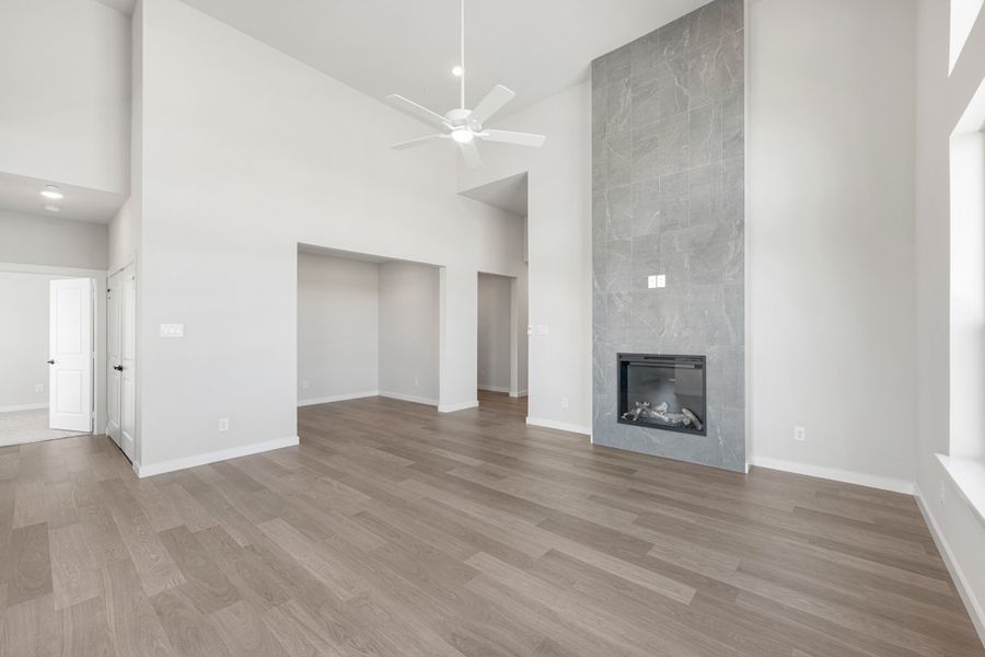 Spacious, unfurnished interior of a new home in Cottonwood Creek, Rowlett (Image 23).