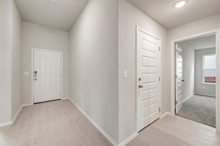 Spacious, unfurnished interior of a new home in Cascades at Onion Creek, Austin (Image 10).