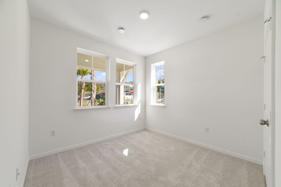 Spacious, unfurnished interior of a new home in Aulin Square, Oviedo (Image 31).