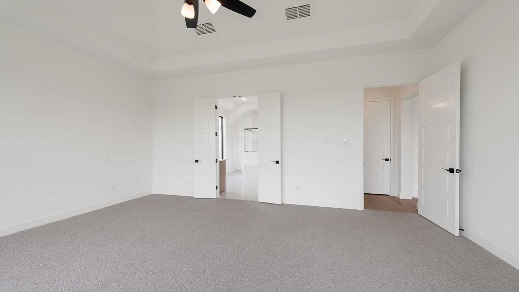 Spacious, unfurnished interior of a new home in Sweetgrass, Haslet (Image 24).