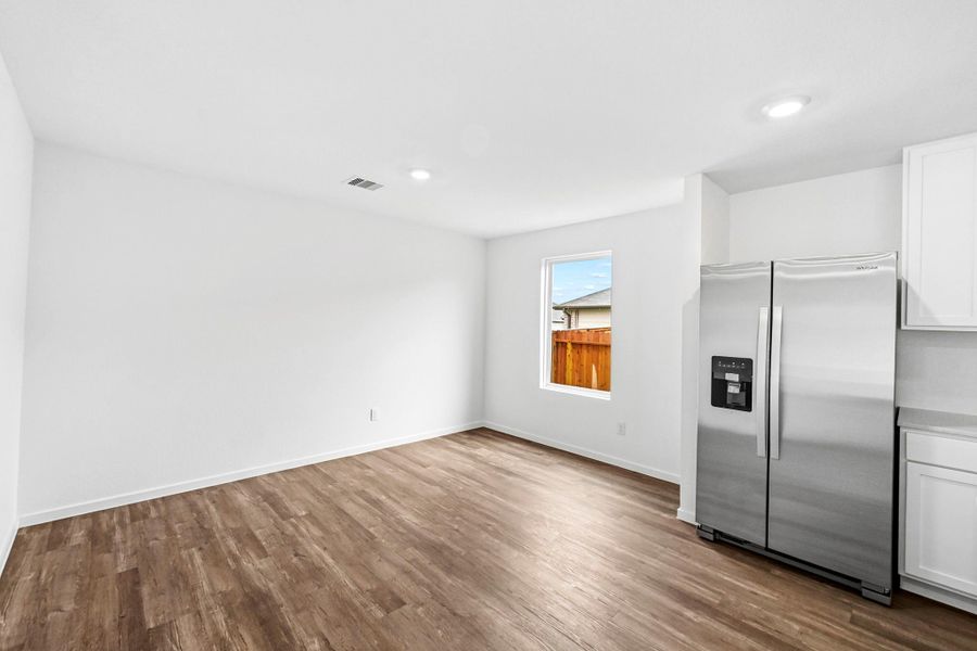 Spacious, unfurnished interior of a new home in Mill Creek, Magnolia (Image 21).