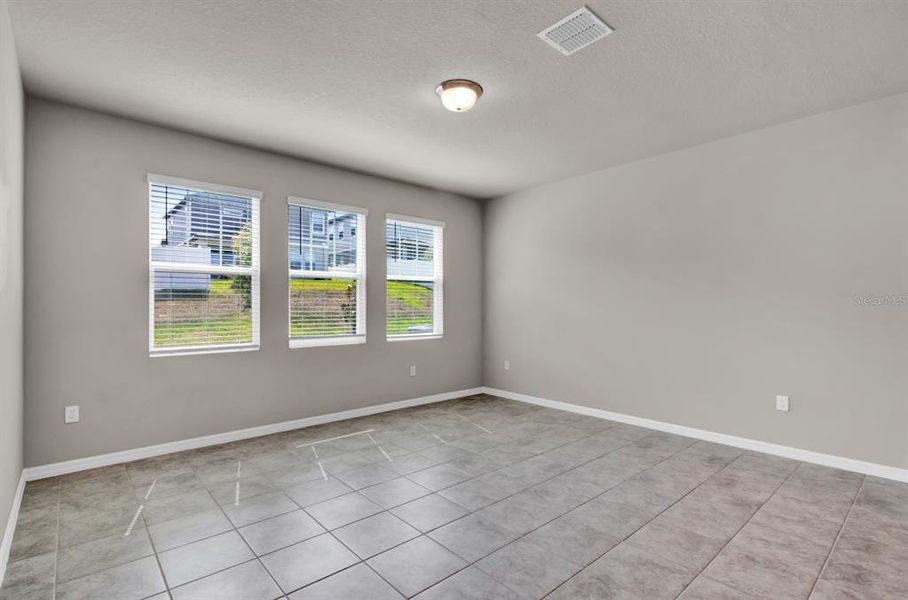 Spacious, unfurnished interior of a new home in , Clermont (Image 21).
