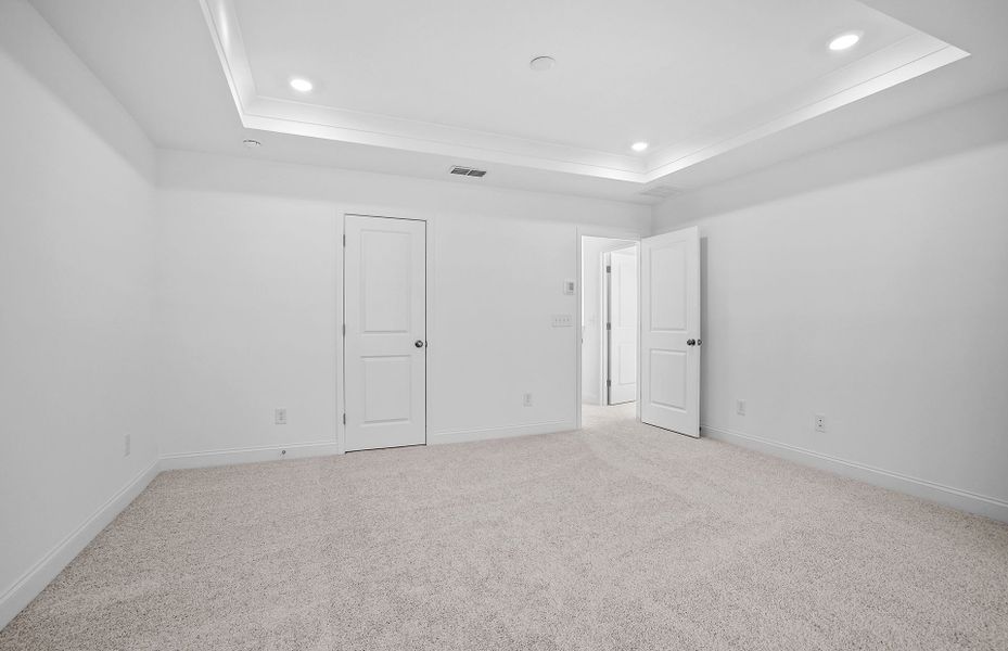 Spacious, unfurnished interior of a new home in Elmbrook, Indian Trail (Image 14).