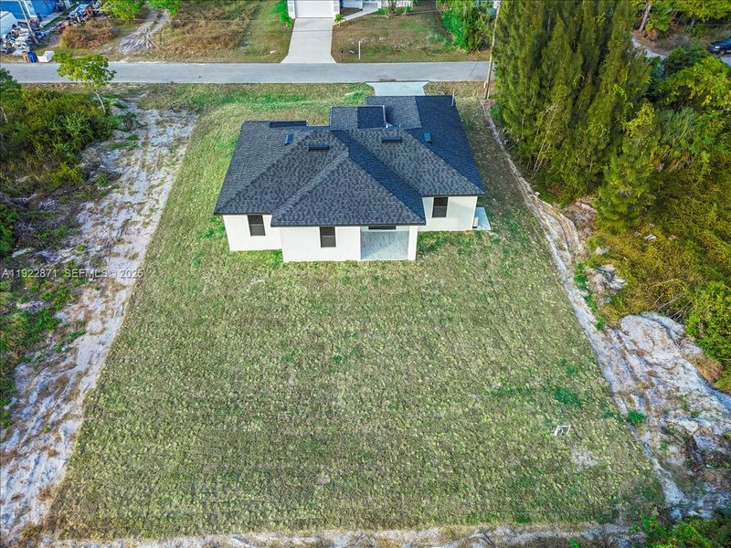 Exterior details and patio area of a home in , Lehigh Acres (Image 4).