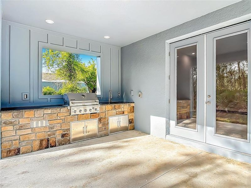 Exterior details and patio area of a home in , Eustis (Image 3).