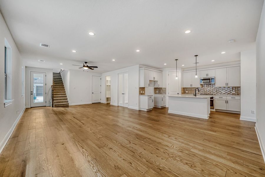Spacious, unfurnished interior of a new home in The Porch at Du Pre, Buda (Image 10). Spacious, unfurnished interior of a new home in The Porch at Du Pre, Buda (Image 10).