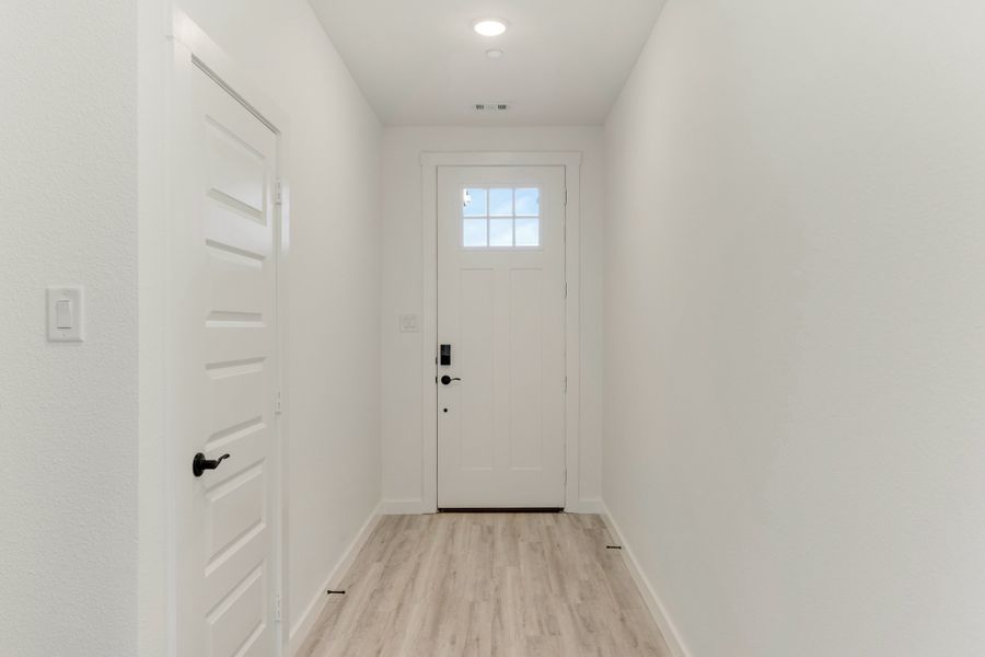 Spacious, unfurnished interior of a new home in Woodbridge Townhomes, Wylie (Image 20).