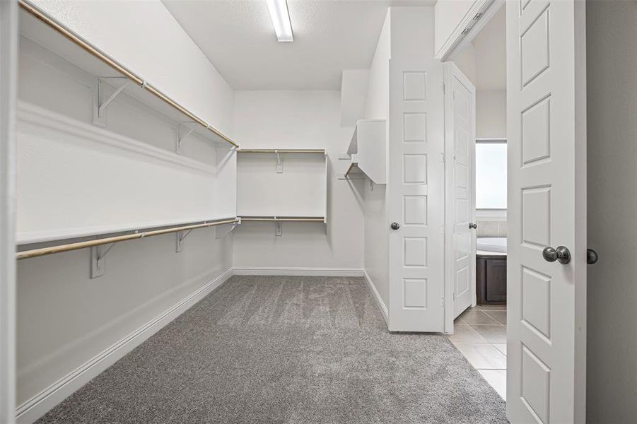 Spacious, unfurnished interior of a new home in Tuscan Estates (1 Acre Lots), Waxahachie (Image 28). Spacious, unfurnished interior of a new home in Tuscan Estates (1 Acre Lots), Waxahachie (Image 28).